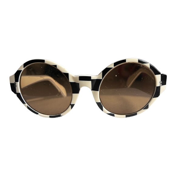 Retro Sunglasses - Picture 3 of 5